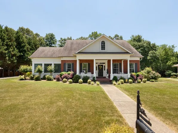 215 Harrington Ln, Florence, AL 35630