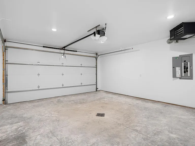 646 Columbia Ct — Photo 16