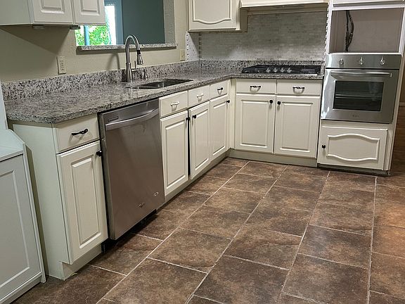 5th image of 3004 Sun Valley St