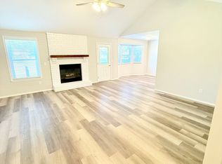 2735 W Katella Ln, Springfield, MO 65807