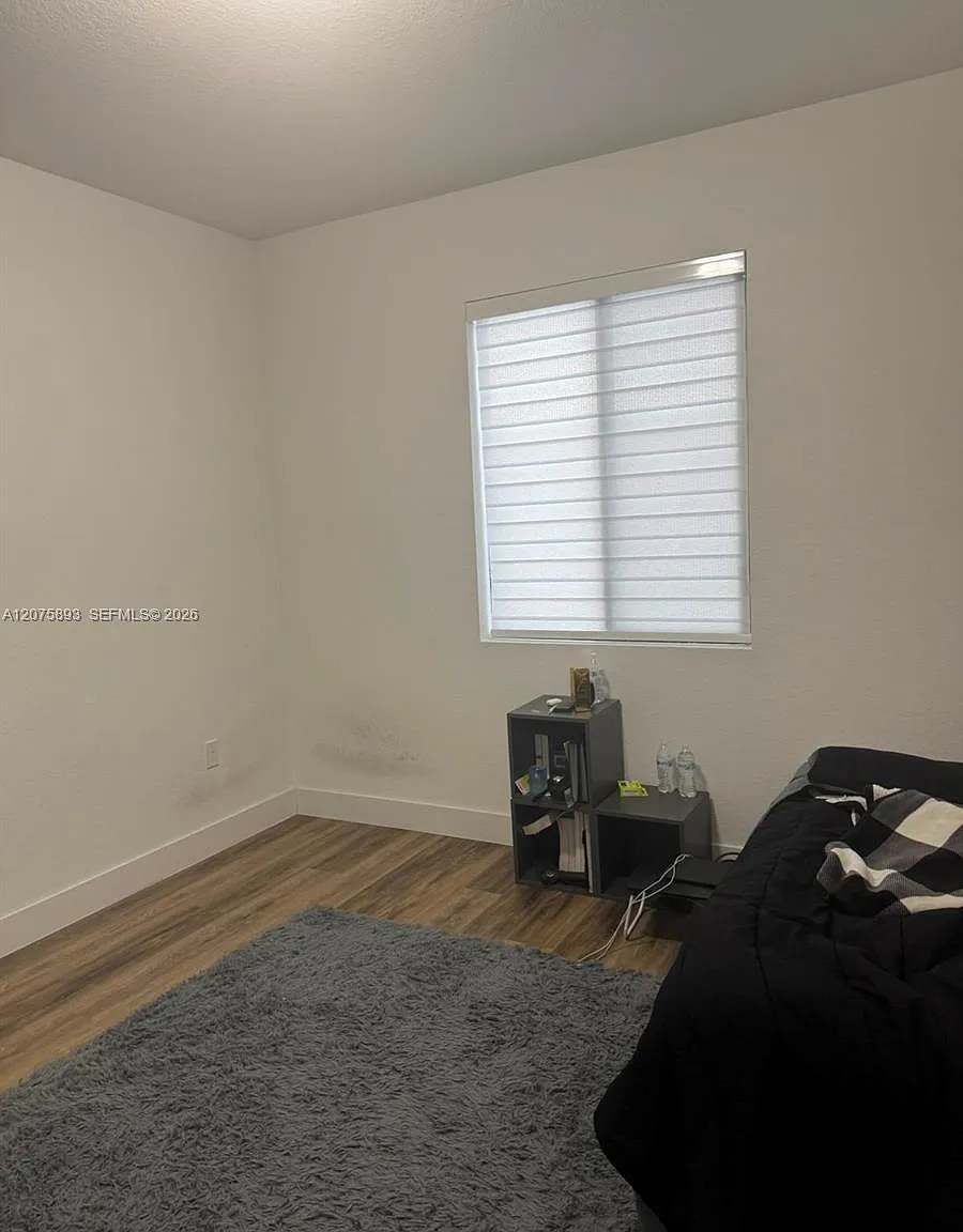 3 bed, 3.5 bath, 1824 sqft, $3,399 — Photo 2