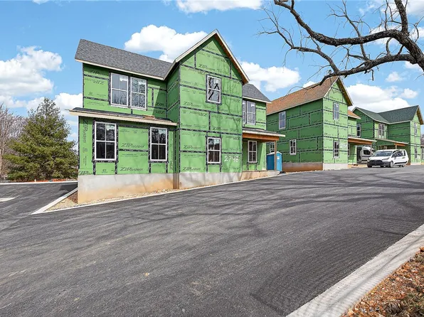 2748 E Black Walnut Cir, Fayetteville, AR 72701