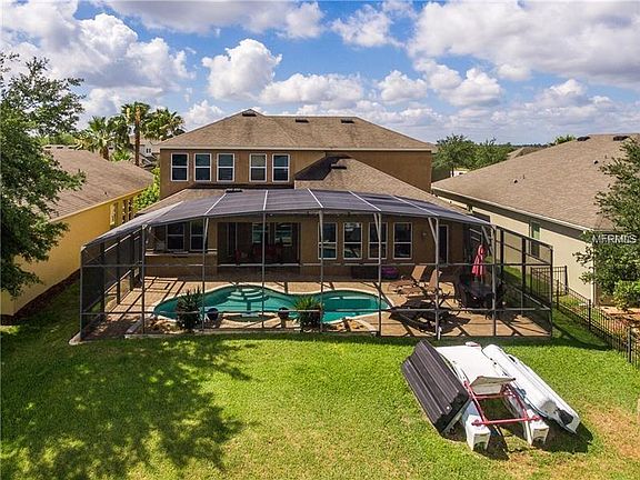 5th image of 211 Blue Cypress Dr