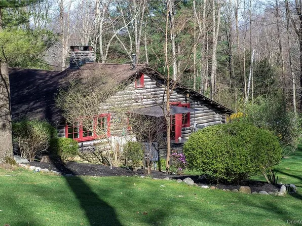 892 Duell Rd, Stanfordville, NY 12581