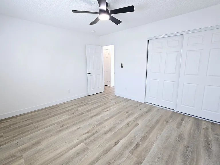 1083 E Calvada Blvd #B — Photo 4