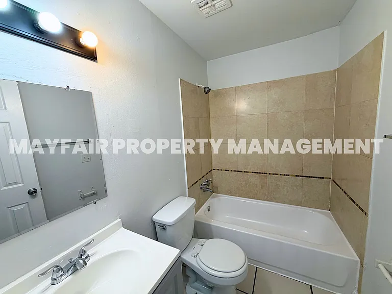 4160 NW 21st St #E220 — Photo 11