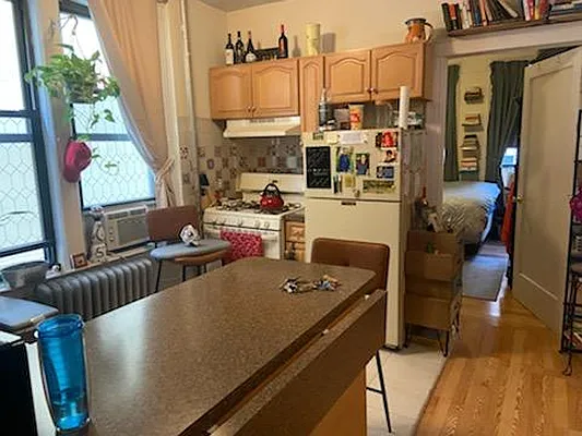 Rented by Amorelli Realty | media 9