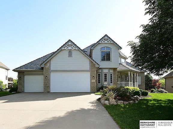 3rd image of 710 Bailey Dr