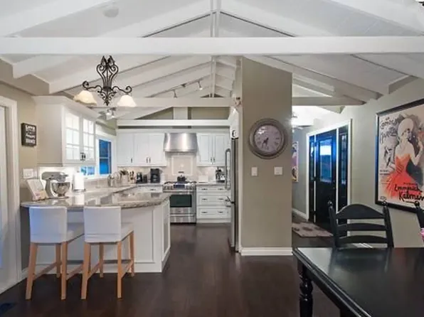 3515 Westmount Rd, West Vancouver, BC V7V 3G5