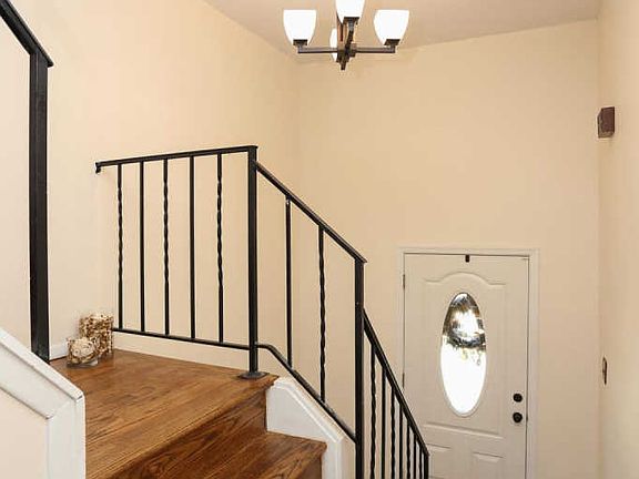 4th image of 330 High Knob Ln