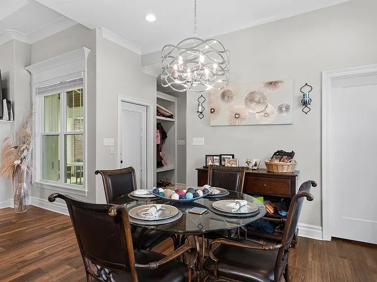 301 Rosedown Ln — Photo 9