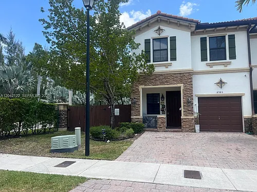 8985 NW 98th Ave Photo 1