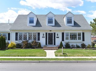 101 Salem Ave, Spring Lake, NJ 07762