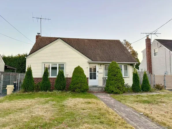 69 Virginia Avenue, Plainview, NY 11803