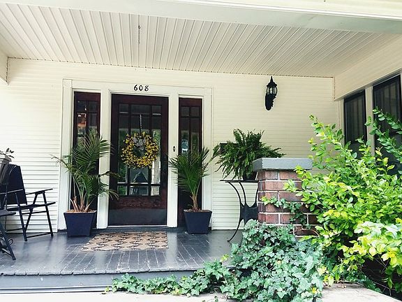 2nd image of 608 N Catalpa St