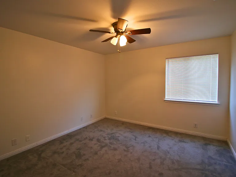 1004 Cougar Country — Photo 12