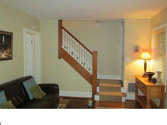 4th image of 2035 Barry St