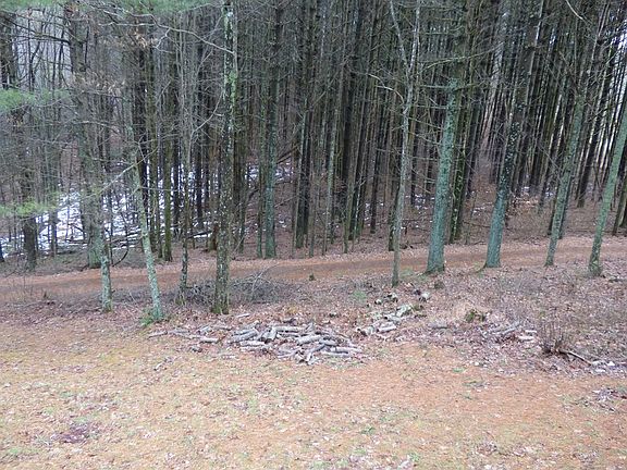 4th image of 820 Shaners Way