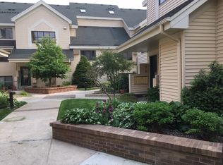 7610 York Ave S APT 3210, Edina, MN 55435