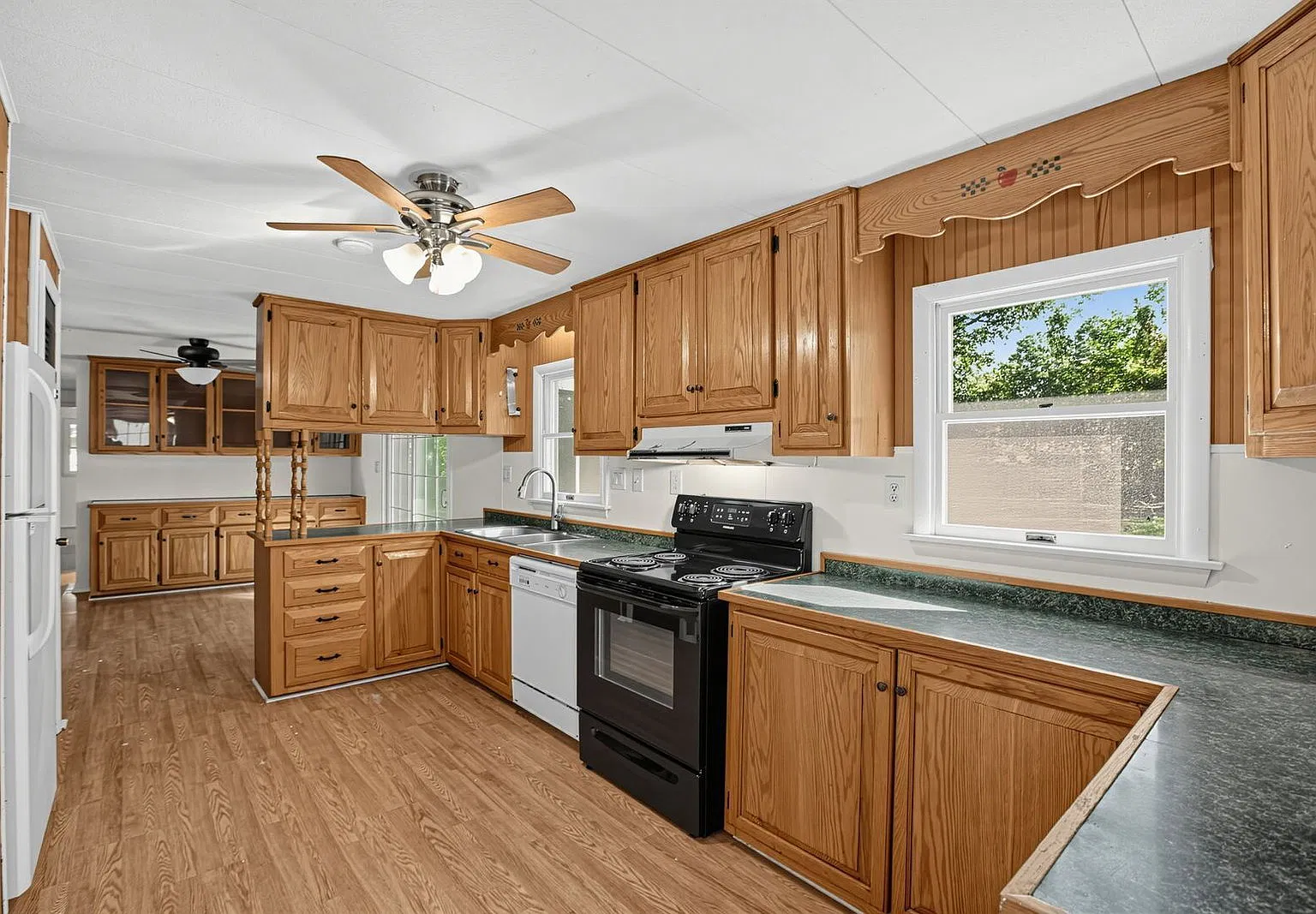 3 bed, 1.0 bath, 1248 sqft, $2,200 — Photo 3