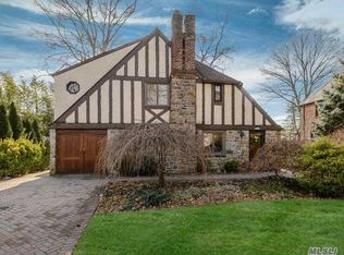 60 Rockywood Rd, Manhasset, NY 11030