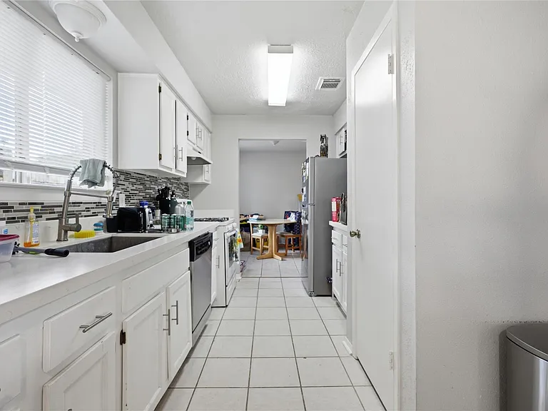 466 El Toro Ln — Photo 11