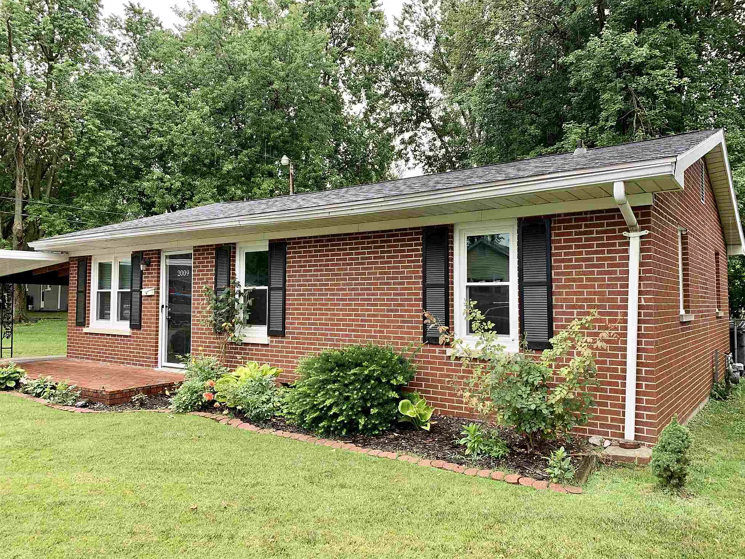 2009 S Walnut Ln photo 1
