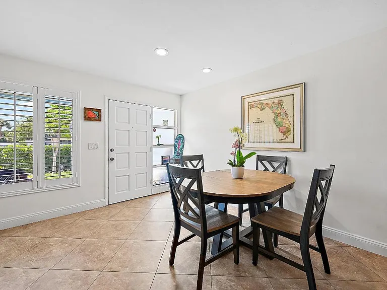 409 Lighthouse Dr — Photo 5