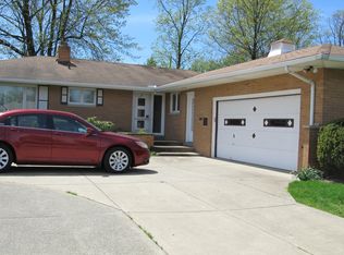 1000 Parkview Dr, Seven Hills, OH 44131