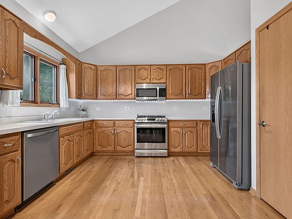 5th image of 2730 Kingsway Ave
