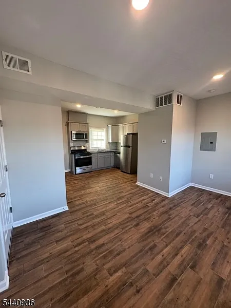 2 bed, 1.0 bath, $1,950 — Photo 4