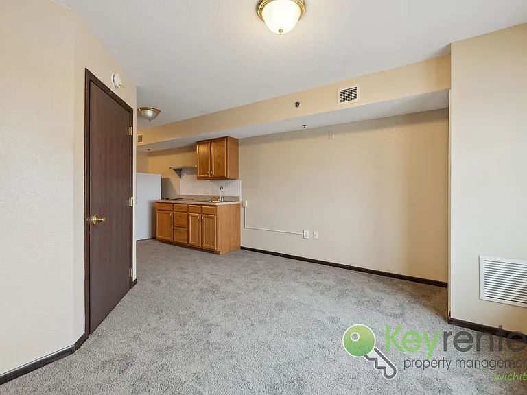 1411 S Douglas Ave #110 — Photo 12