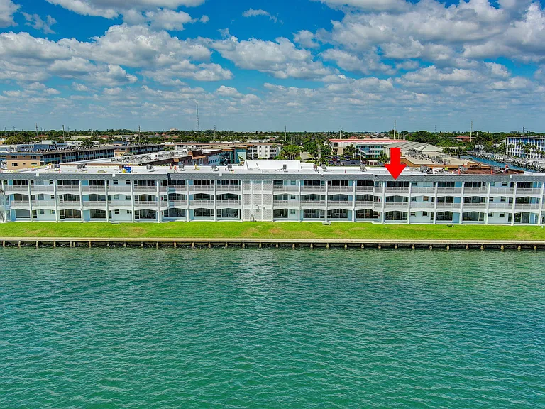 100 Shore Ct #304 — Photo 46