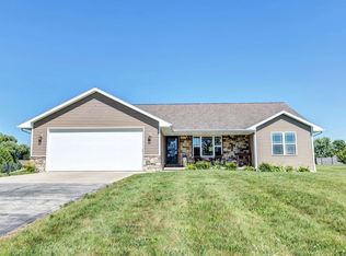 988 Creek Ct, Little Suamico, WI 54141