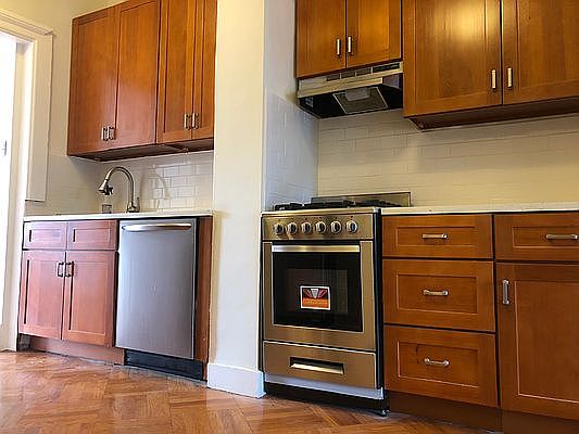 2nd image of 116 Prospect Park W #3