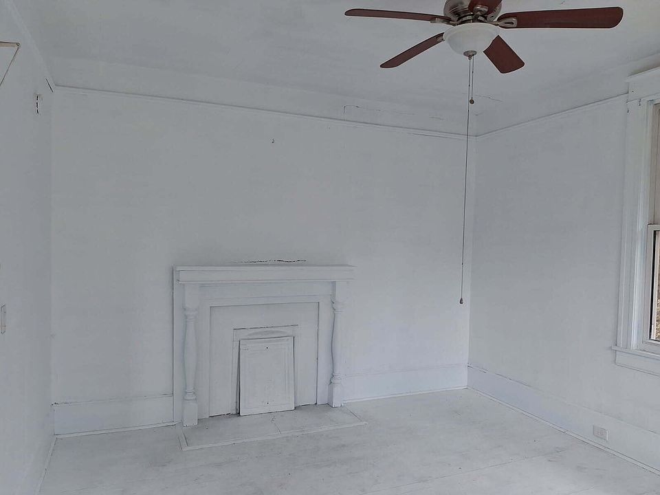 19th image of 307 N Lee St