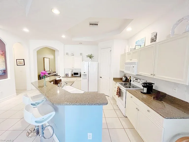 1366 Serrano Cir — Photo 7
