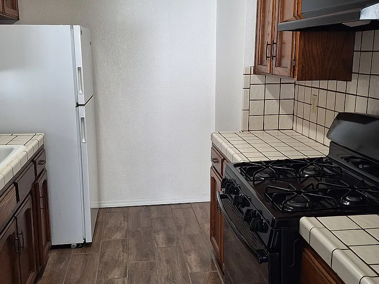 4625 N Emerson Ave — Photo 3