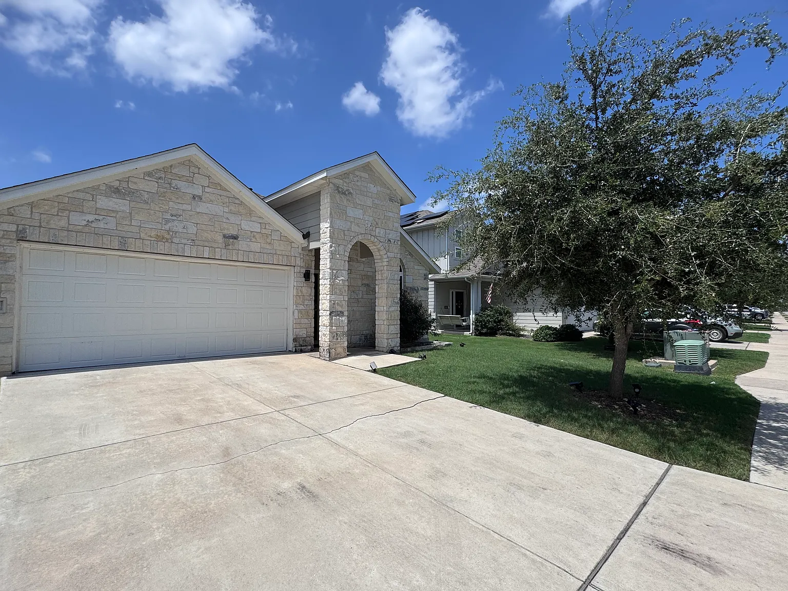 3 bed, 1381 sqft, $2,900 — Photo 1
