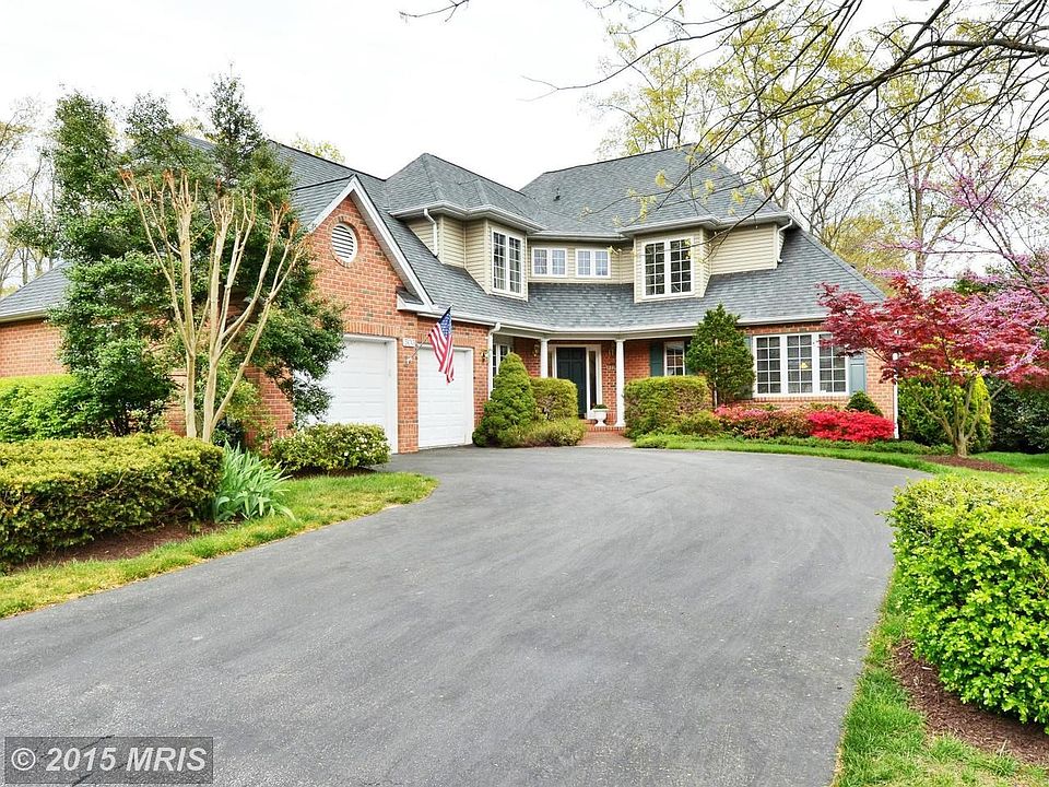 Gracious Detached Condo in Severna Enclave