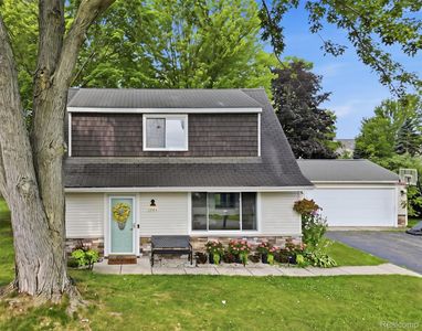 13084 Torrey Rd, Fenton, MI, 48430