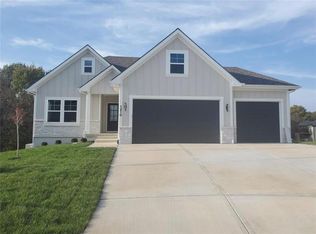 1212 NW 5th St, Oak Grove, MO 64075