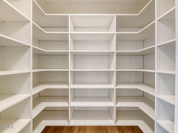 4th image of 944 Bellview Meadow Dr SW #28