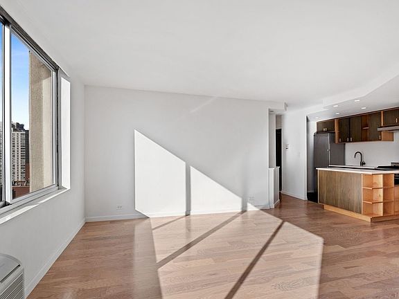 2nd image of 353 E 72nd St APT 31C