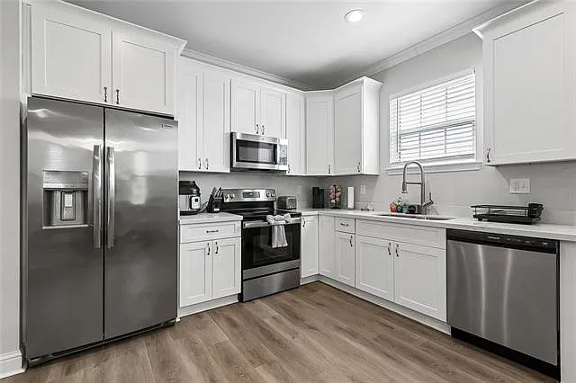 3212 Jackson Ave — Photo 5