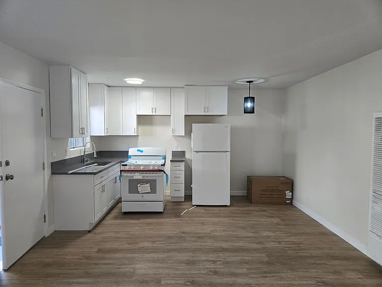 506 Ocean Park Blvd — Photo 2
