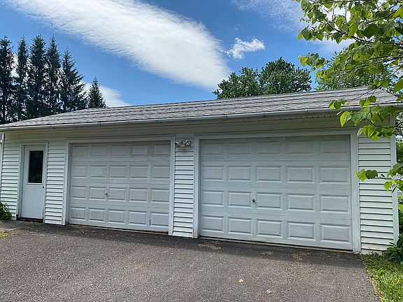 2.5 car garage w insulation