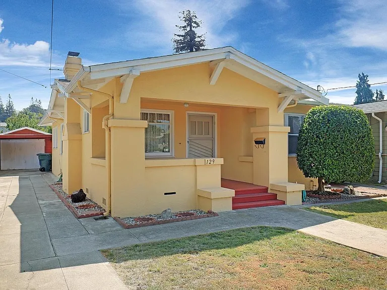 129 Oakes Blvd — Photo 2