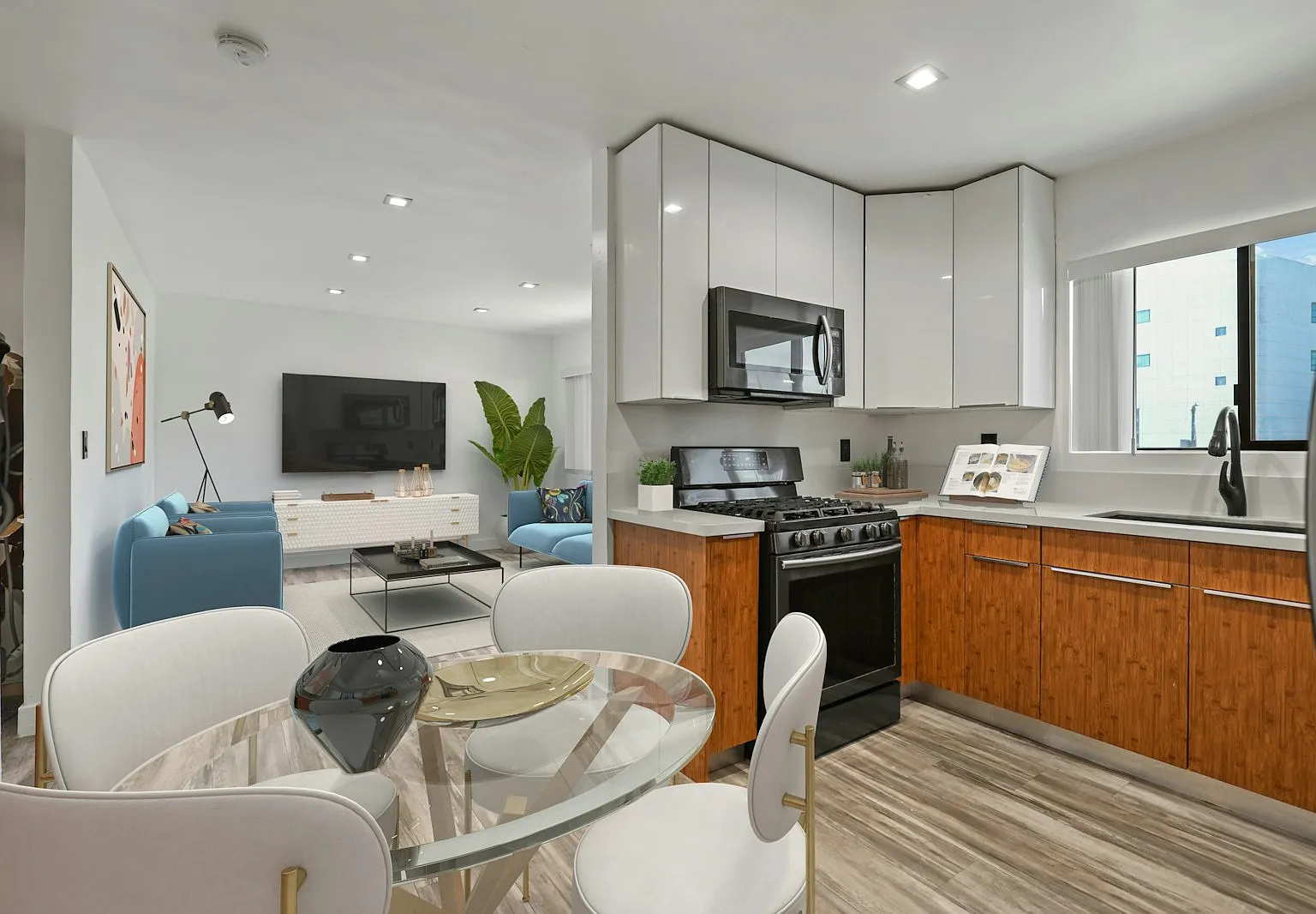 830 Bartlett St — Photo 3