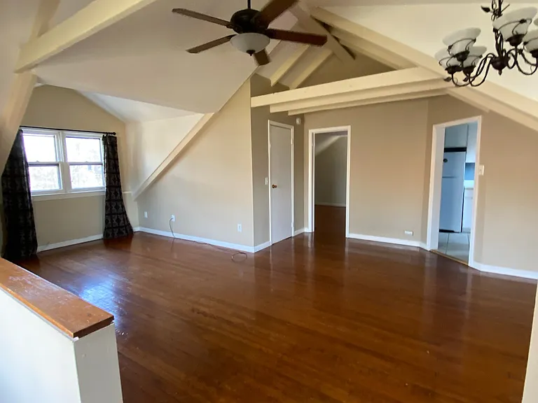 805 W Ferry St — Photo 2